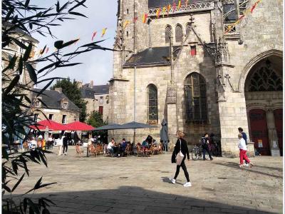 Collégiale Saint Aubin