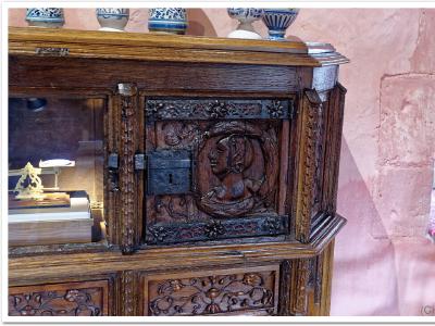 Détail de sculpture sur meuble 