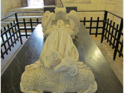 Gisant d'Agnès Sorel dans le collégiale Saint Ours