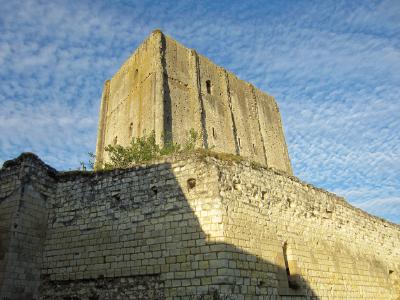 Le donjon édifié par Foulques Nerra 