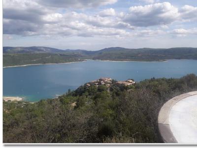 Lac de Ste Croix vu de Ste Croix du Verdon