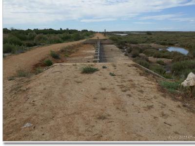 Barrage anti-sel pour empecher la mer de remonter