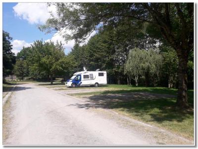 Garé sur l'aire municipale de Azay Le Ferron.
