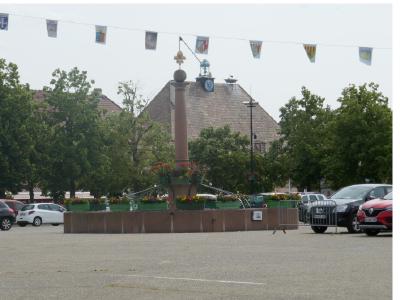 La fontaine (ancien abreuvoir à chevaux)