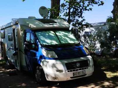 Garé au camping de Nevers