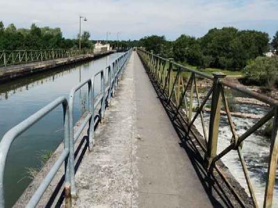 Pont canal vers le Bec d'Allier