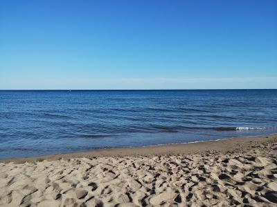 mer d'huile et ciel bleu